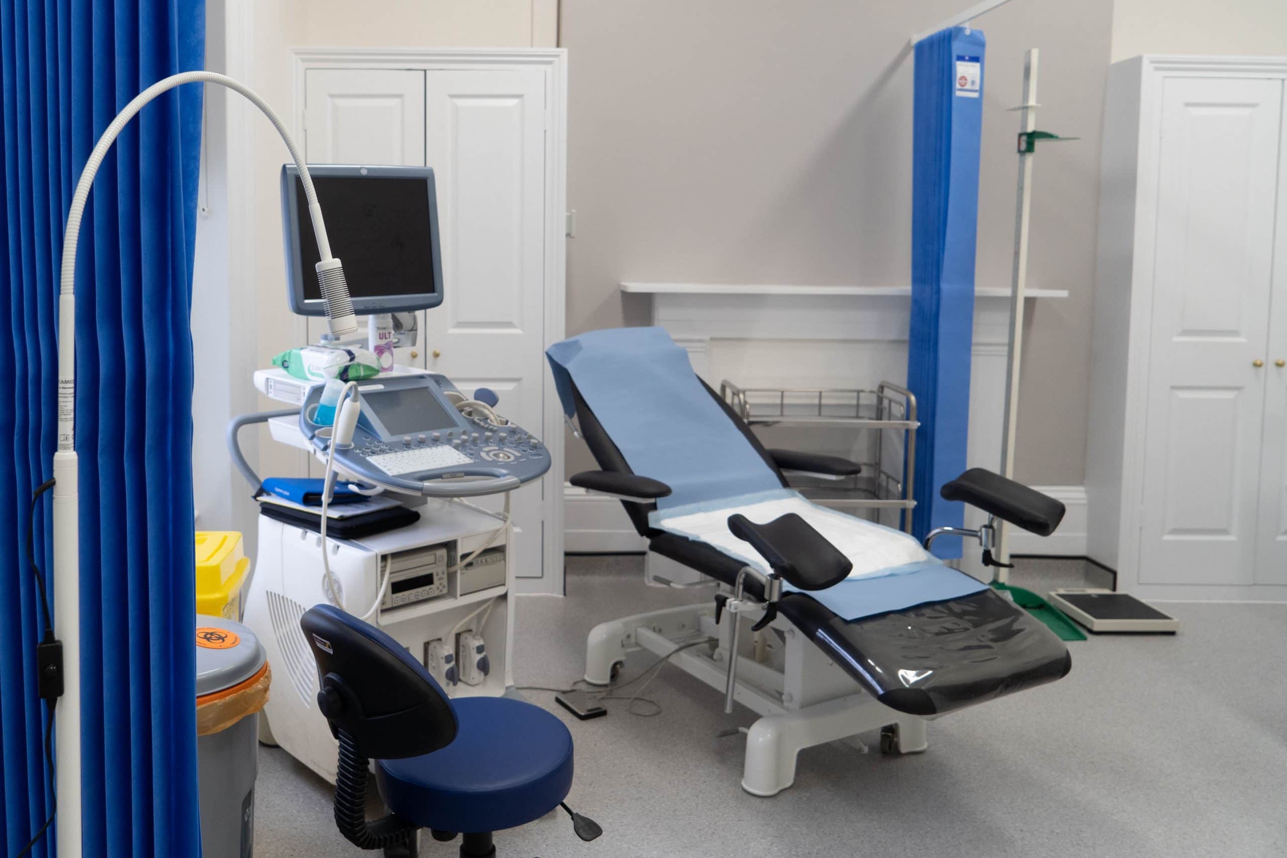 CRGH fertility treatment room with an examination table and fertility treatment technology, based in Cantebury.
